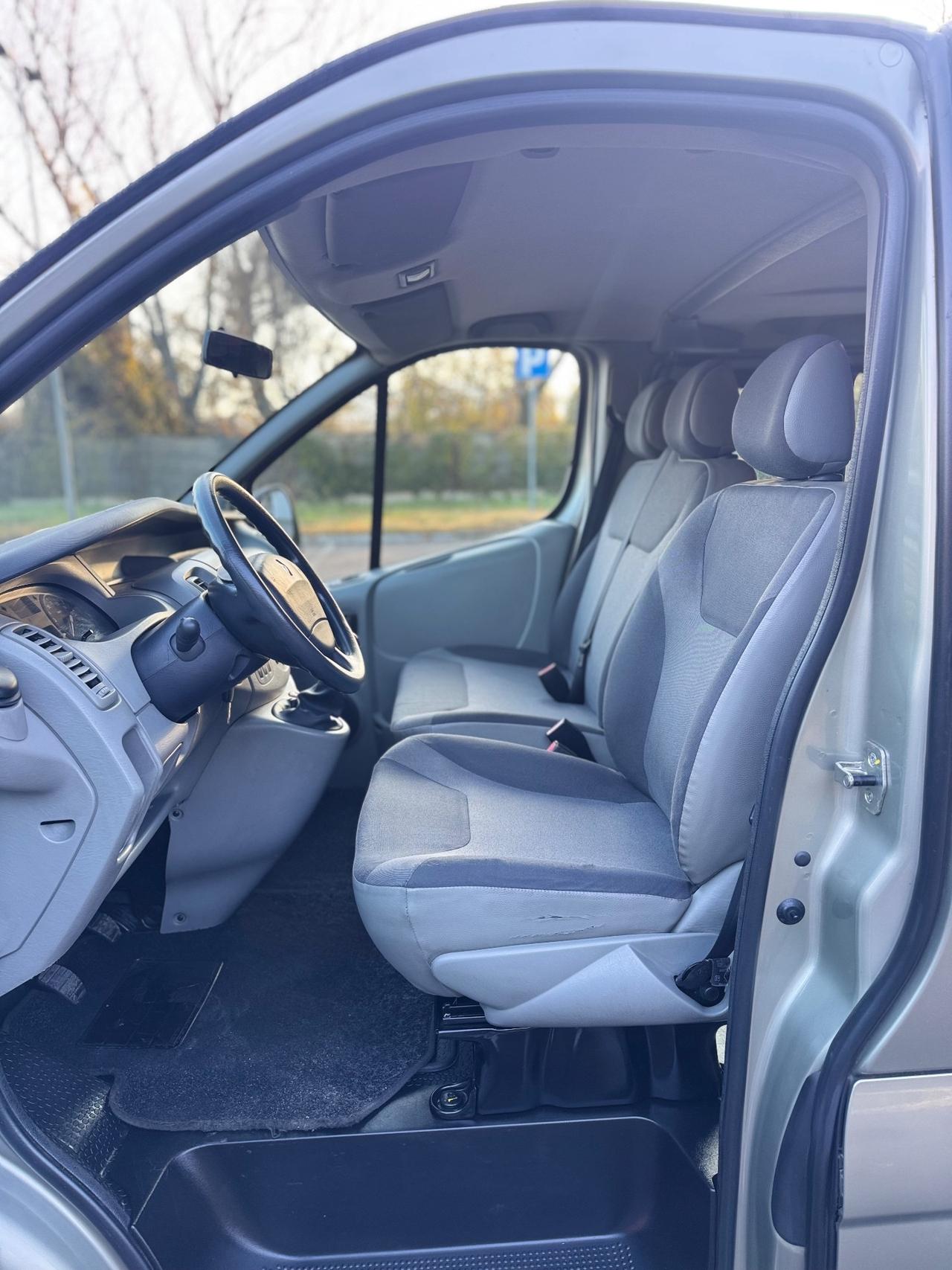 RENAULT RENAULT TRAFIC PEDANA TRASPORTO DISABILI 140.000 KM