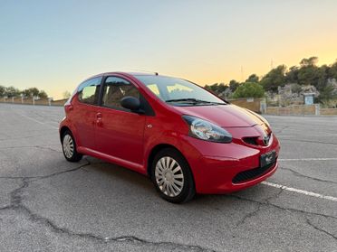 Toyota Aygo /1.0 68CV/NEOPATENTATI/5 POSTI/CLIMA