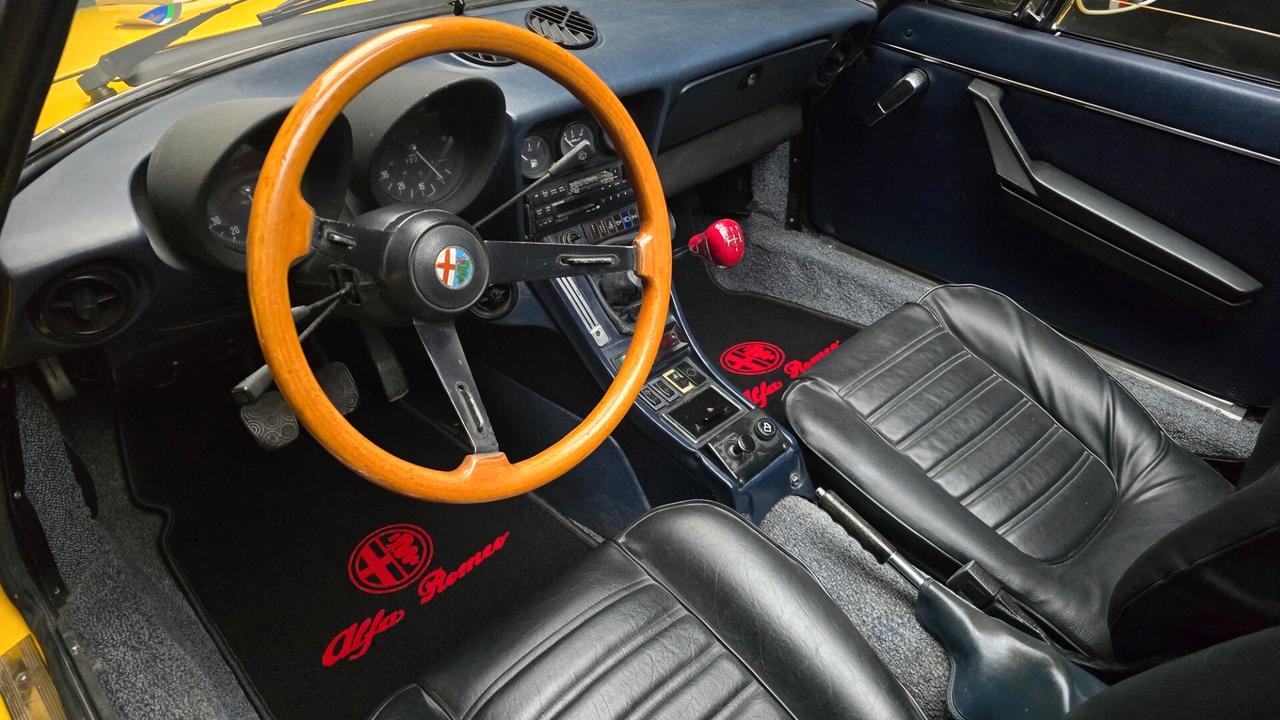 Alfa Romeo Spider 2.0 Veloce