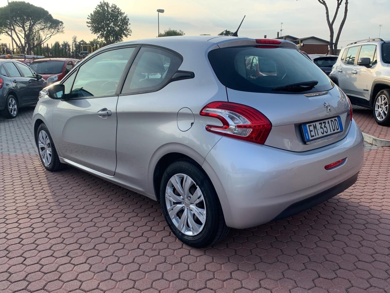 Peugeot 208 1.4 HDi 68 CV 3 porte Allure