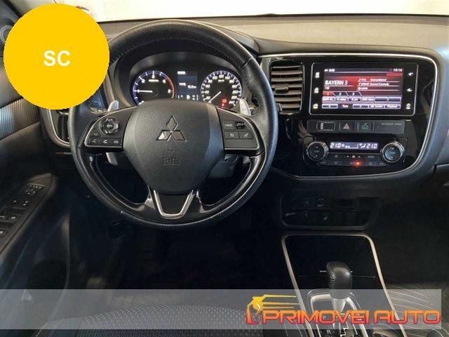 MITSUBISHI Outlander 2.2 DI-D 4WD AT