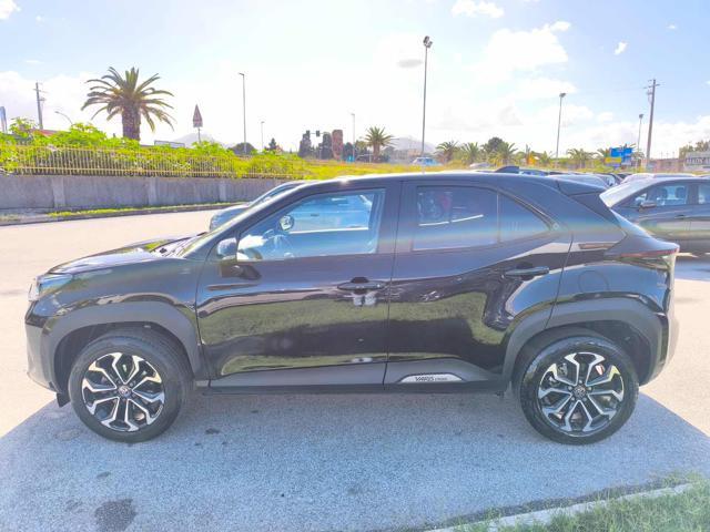 TOYOTA Yaris Cross 1.5 Hybrid 5p. E-CVT AWD-i Business