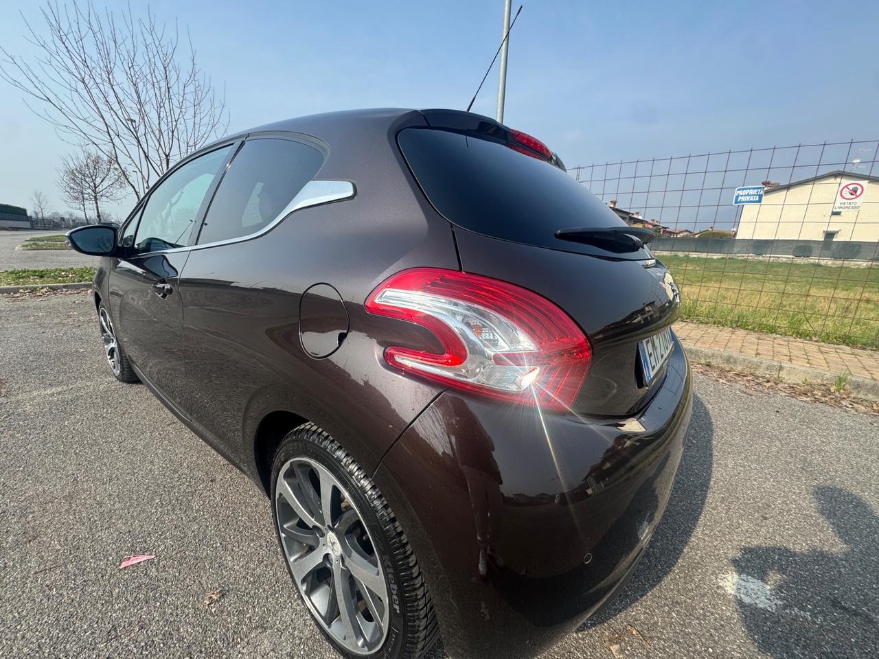 Peugeot 208 1.4 HDi 68 CV 3 porte Allure