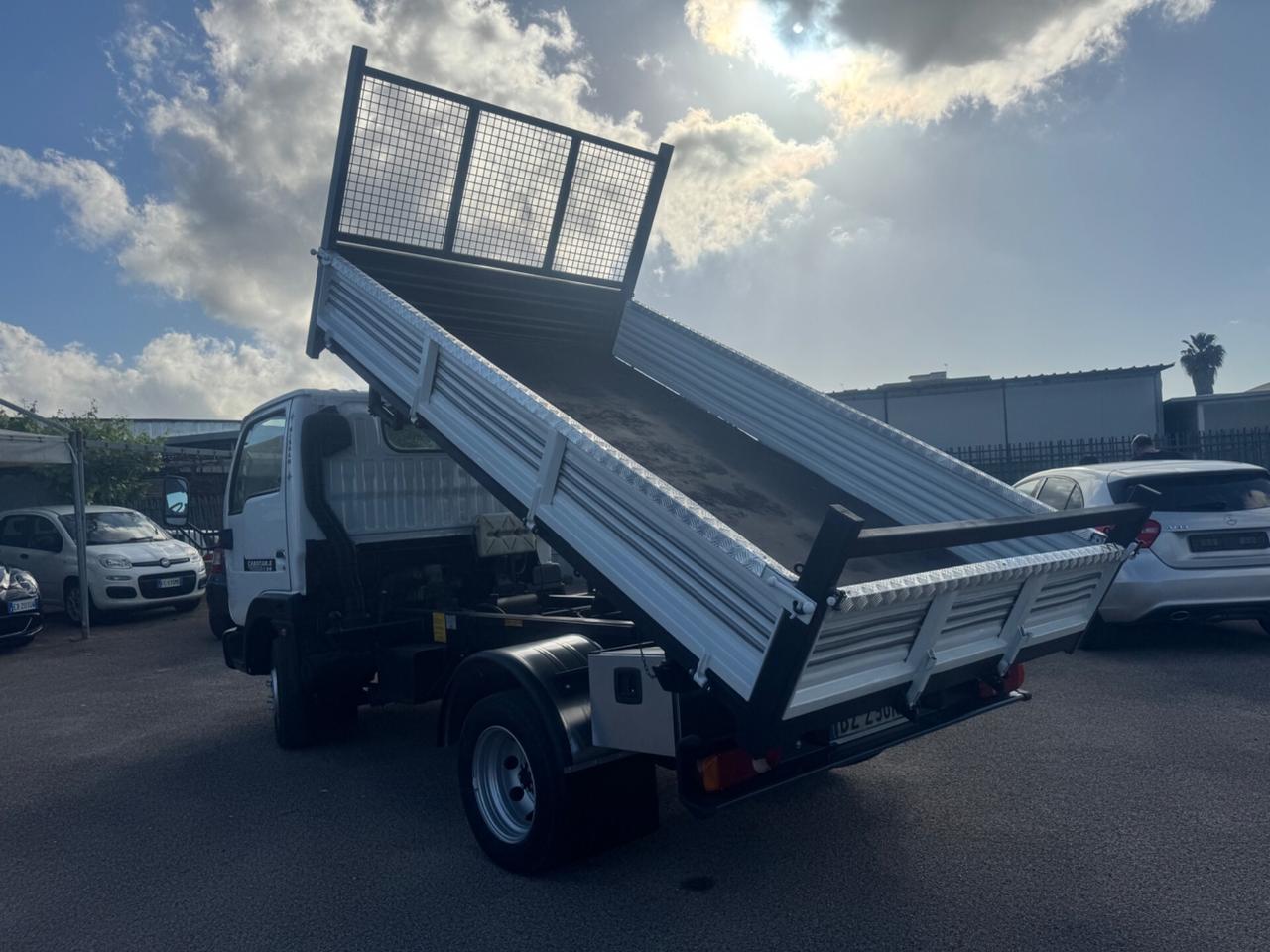 Nissan Cabstar 3.0 TDI Ribaltabile Trilaterale