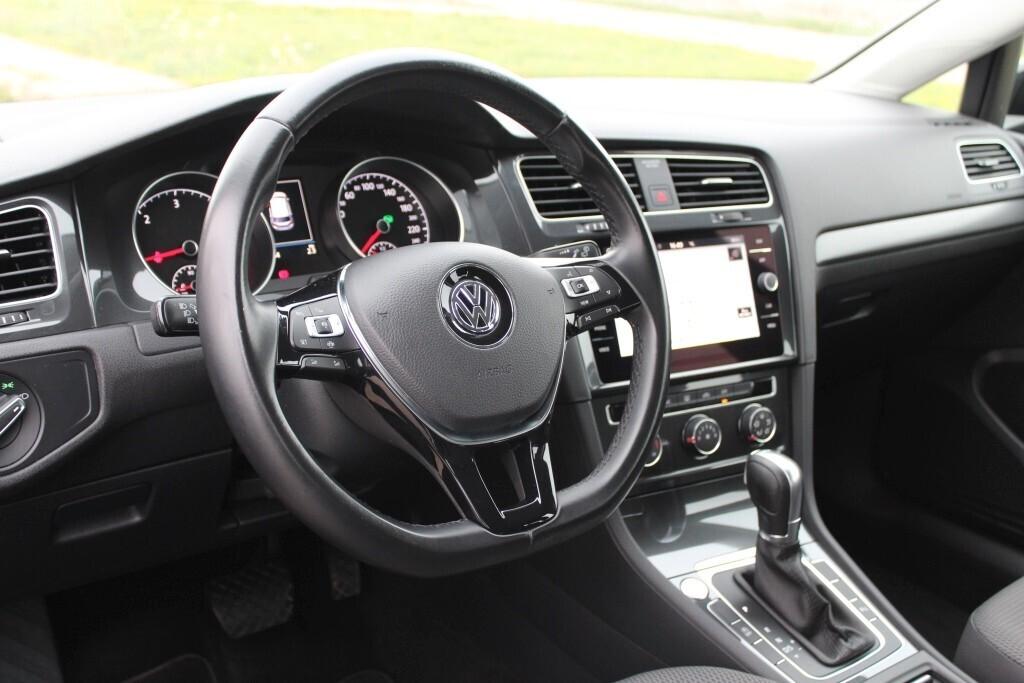 VOLKSWAGEN Golf 1.6 TDI DSG *FULL LED *KEYLESS