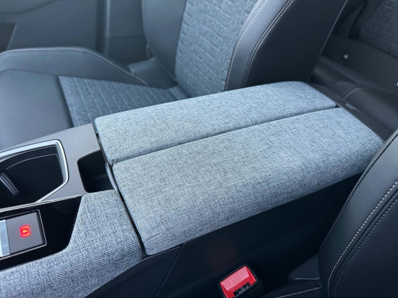 Peugeot New 3008 1.2cc Hybrid 145cv e-DCS6 Allure