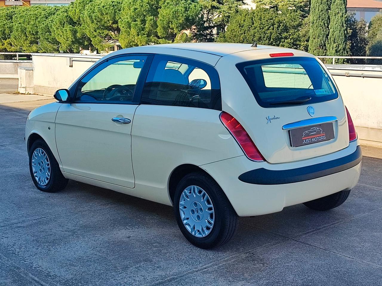 Lancia Ypsilon 1.2 16V Oro