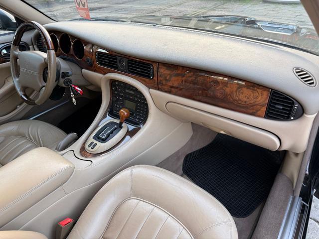 JAGUAR XJ 3.2 cat Executive ISCRITTA ASI