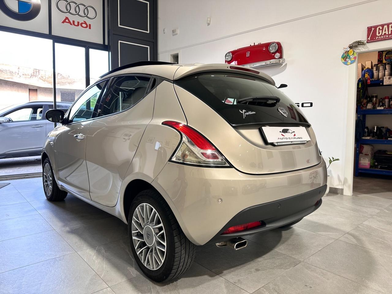 Lancia Ypsilon 1.3 MJT 16V 95 CV - PLATINO - TETTO