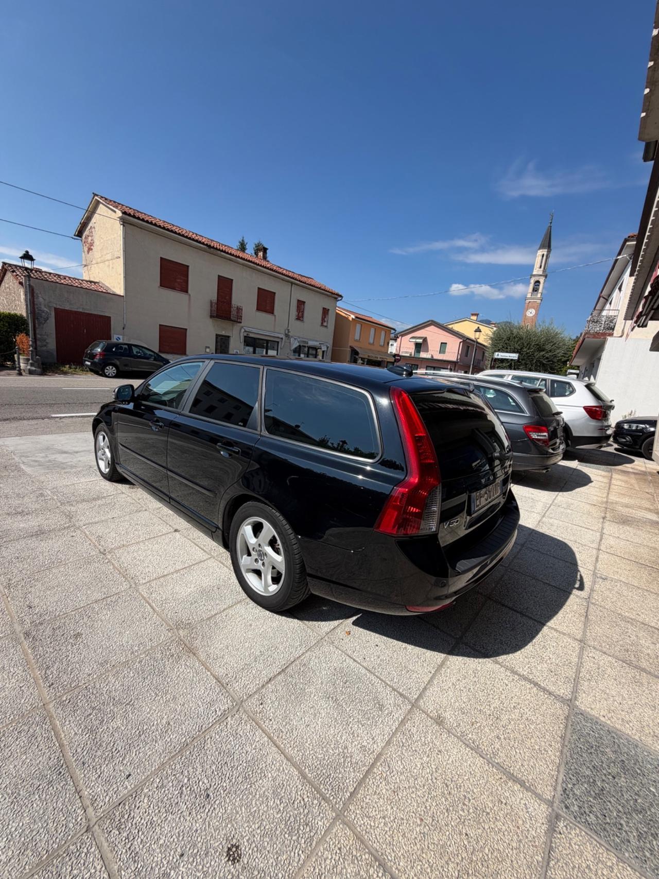 Volvo V50 D2 R-design