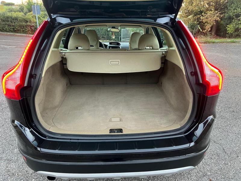 Volvo XC60 2.4d Momentum fwd 175cv auto