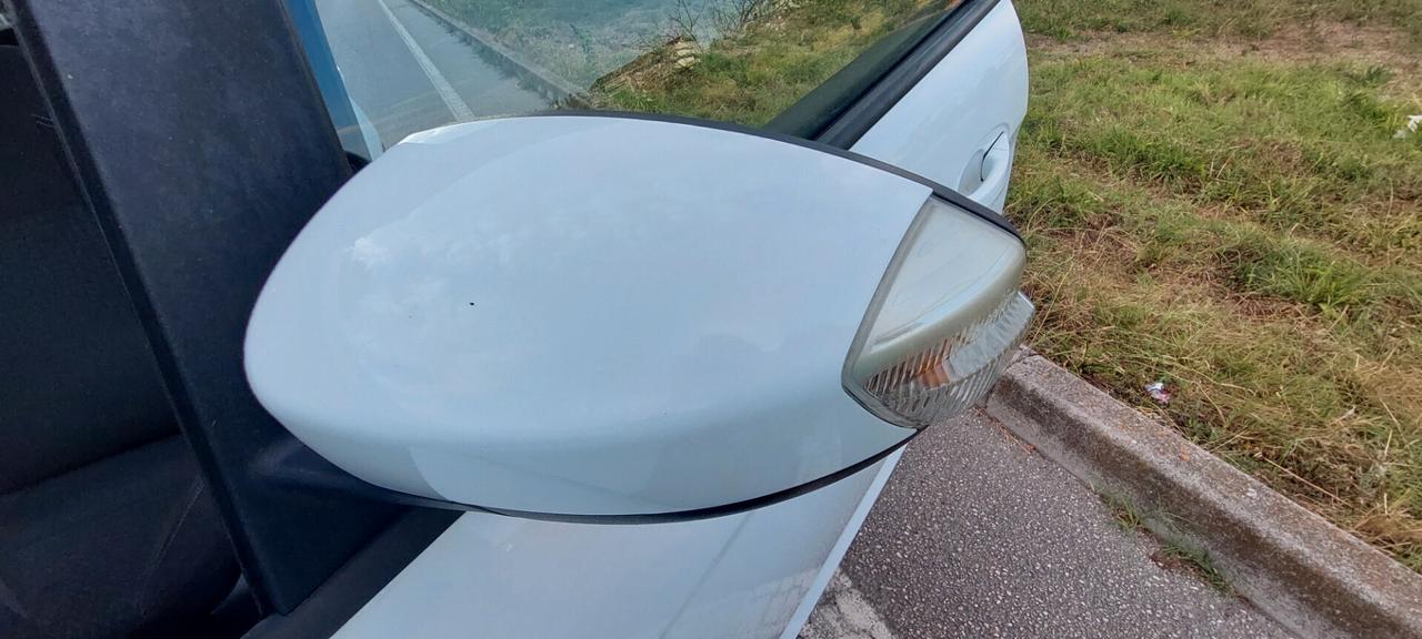 C-MAX 1,6 GPL DI SERIE 120 CV TITANIUM NAVI TELEFONO SENSORI FULL FULL IMPECCABILE
