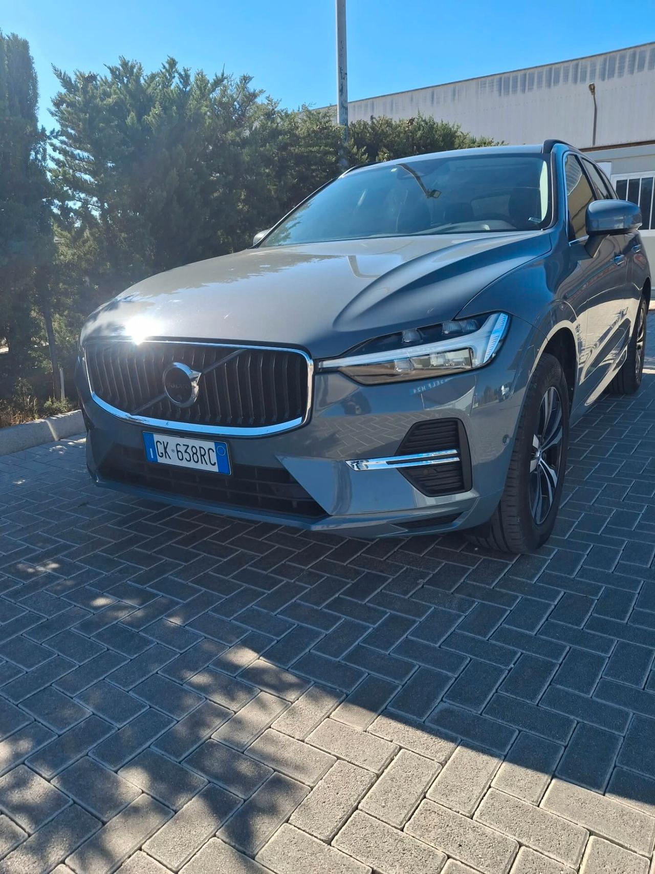 Volvo XC 60 B4 AWD automatico Momentum