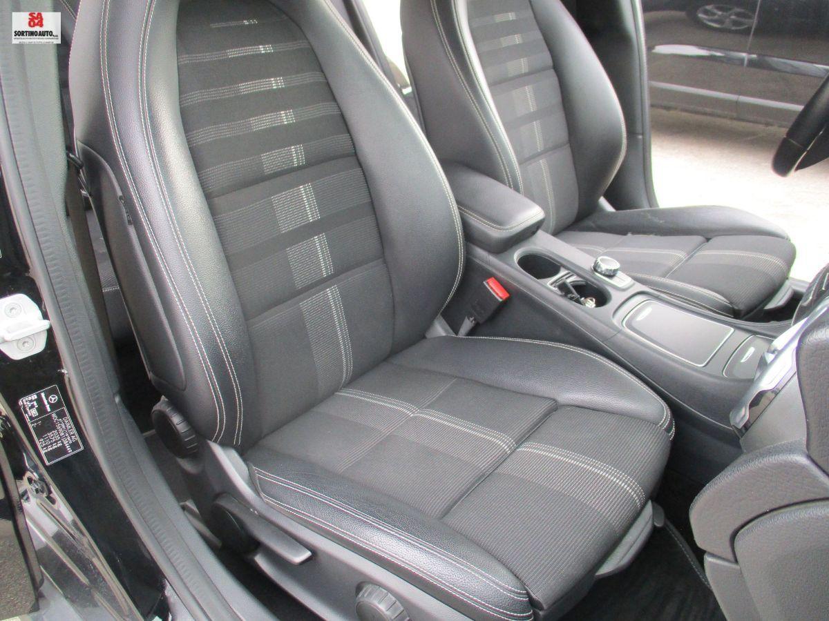 MERCEDES GLA 200 d Automatic Premium-2017