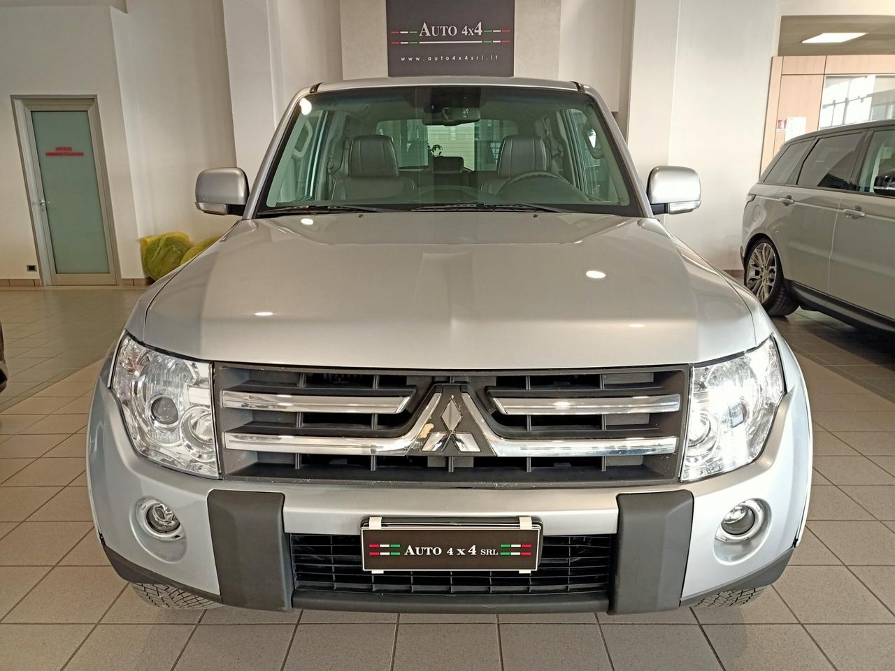 Mitsubishi Pajero Pajero 3.2 cr Instyle 200cv 3p auto*