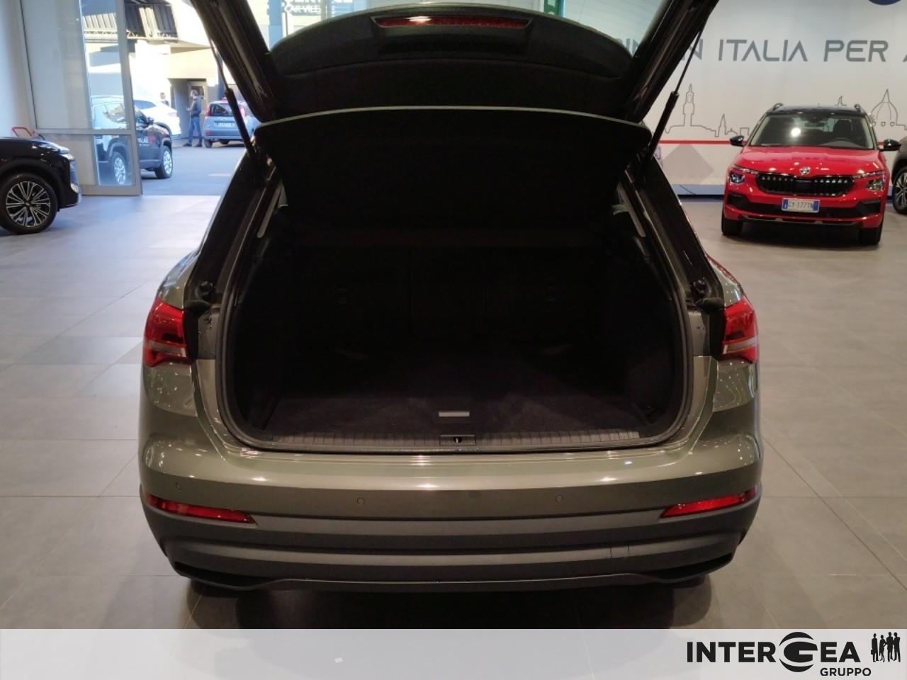 AUDI Q3 35 2.0 tdi Business s-tronic