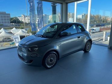 FIAT 500e 500 Nuova 500 Hatchback My23 La Nuova 500 - 320 Berlina