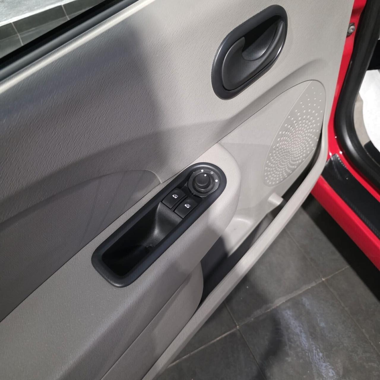 Renault Twingo 1.2 benzina PARI AL NUOVO+NEOPATENTATI+SUBWOOFER DI SERIE