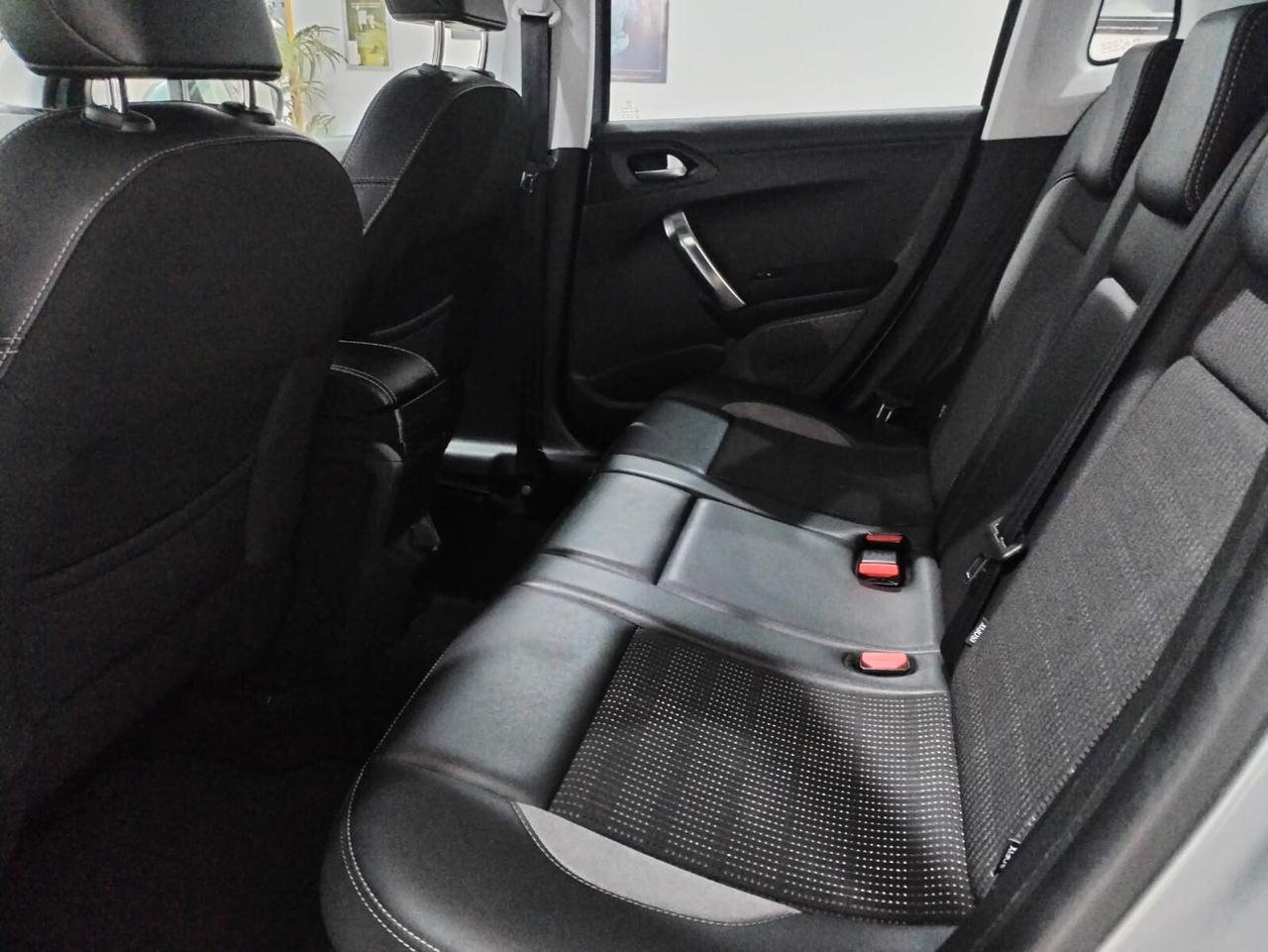 Peugeot 2008 BlueHDi 100 Allure