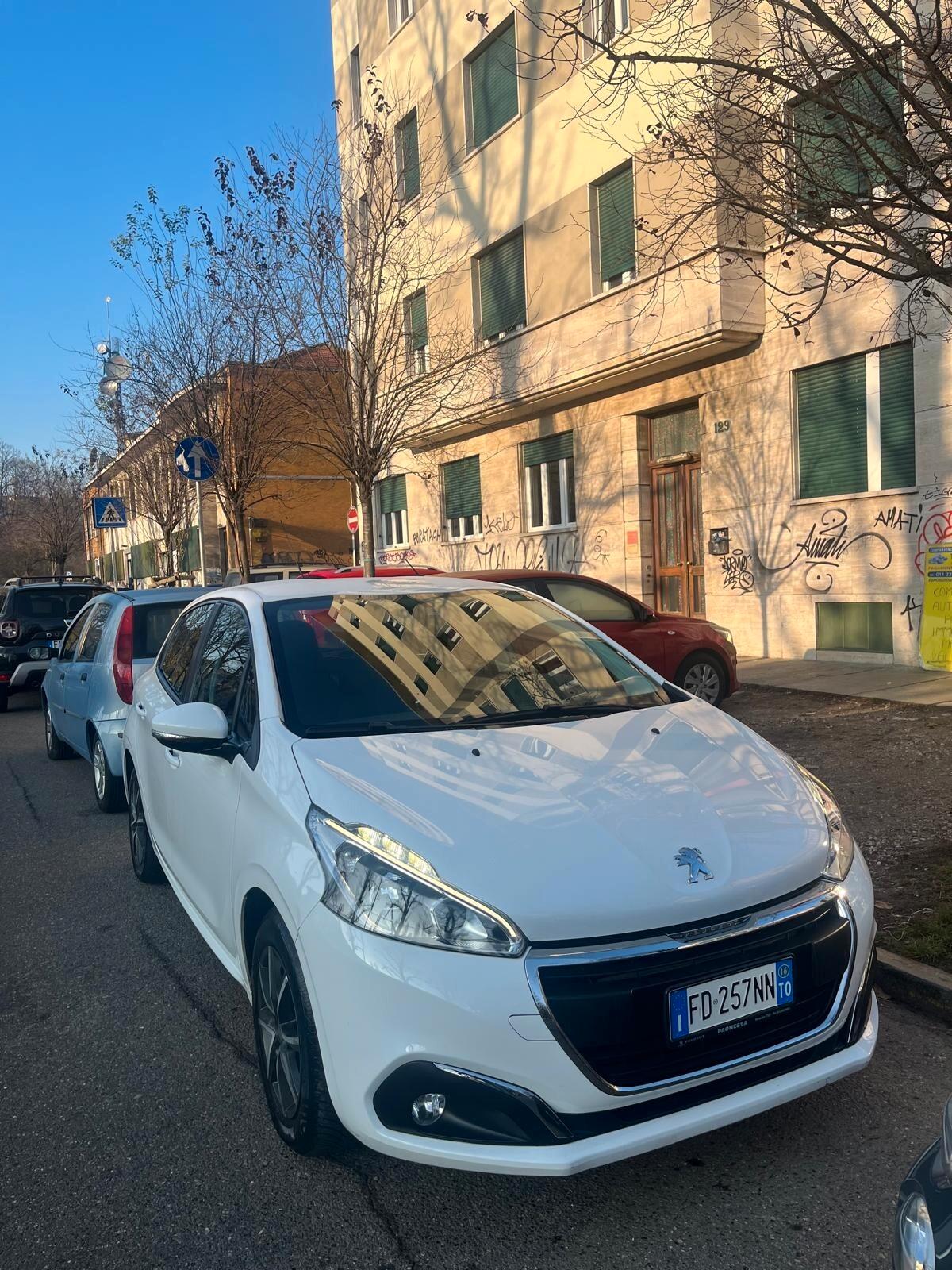 Peugeot 208 PureTech 82 5 porte Allure