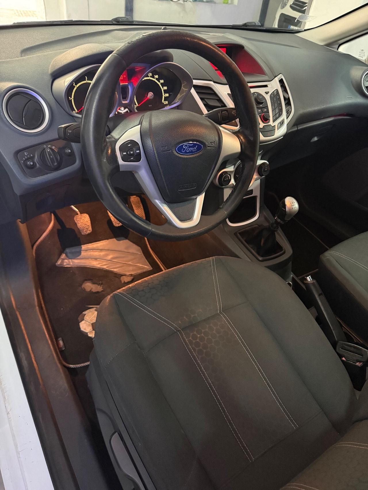 Ford Fiesta 1.4 TDCi 70CV 3 porte Titanium