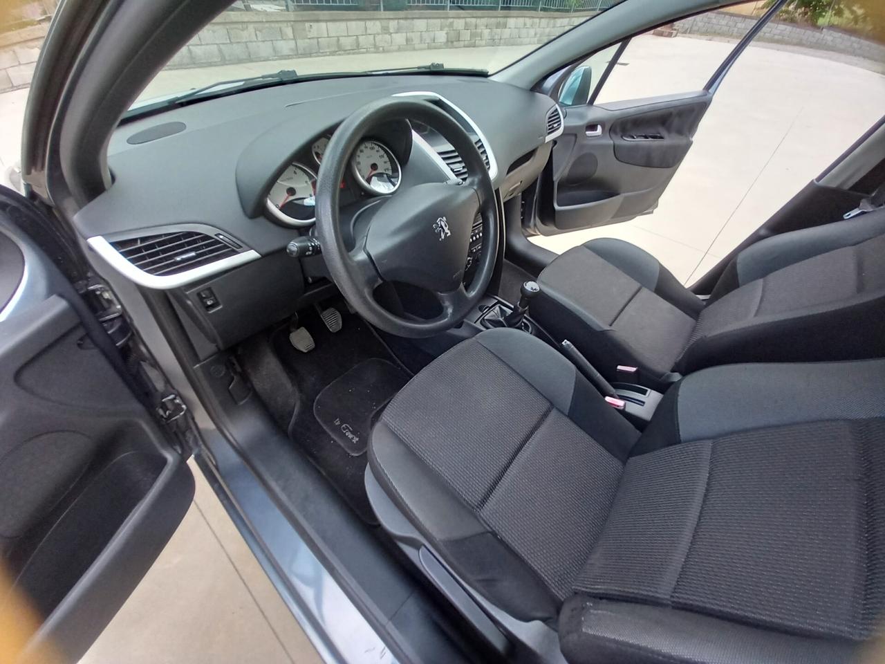 Peugeot 207 1.4 HDi 70CV 5p. Millesim 200