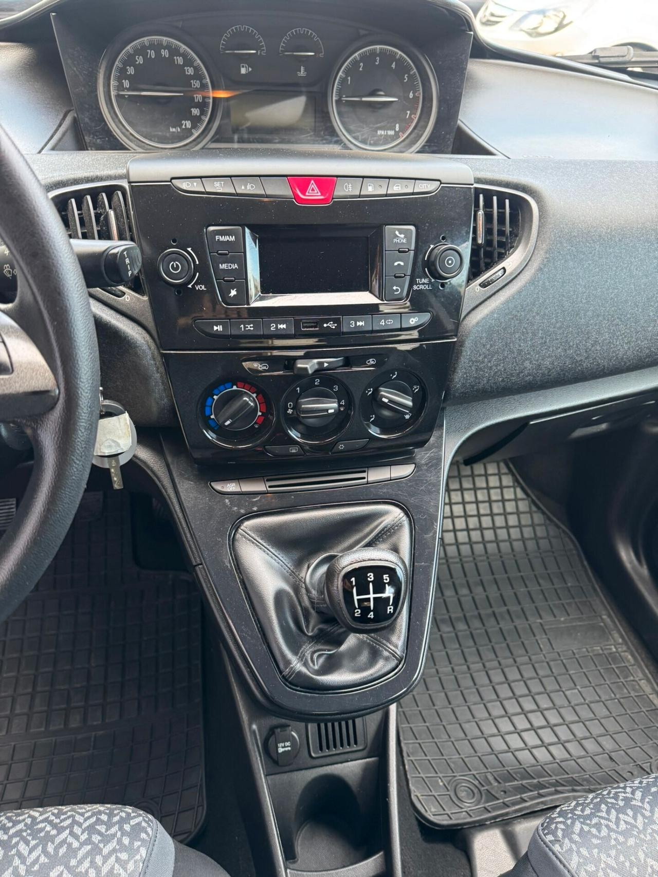 Lancia Ypsilon 0.9 TwinAir 5 porte Metano Ecochic Gold