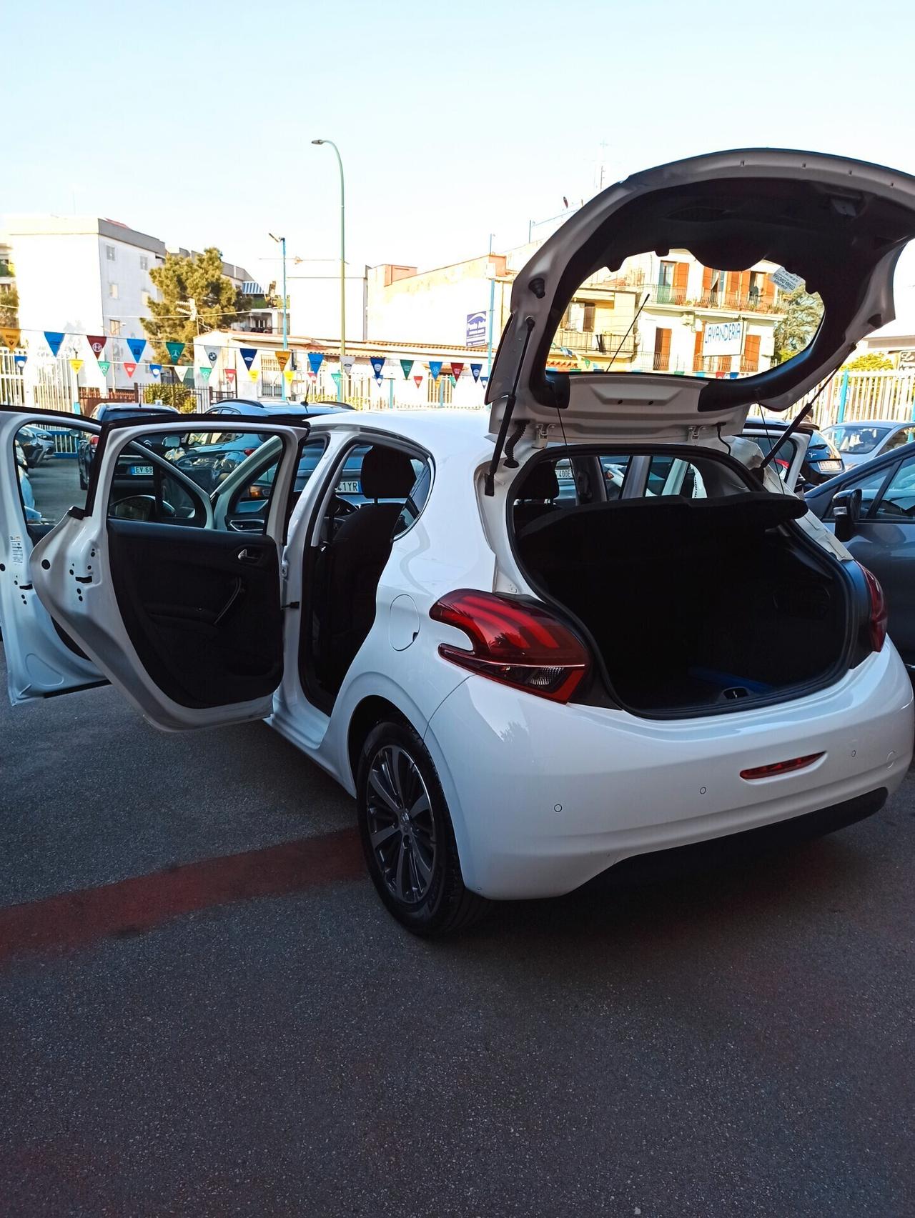 Peugeot 208 1.6 BlueHDi 75 cv 5 porte Allure