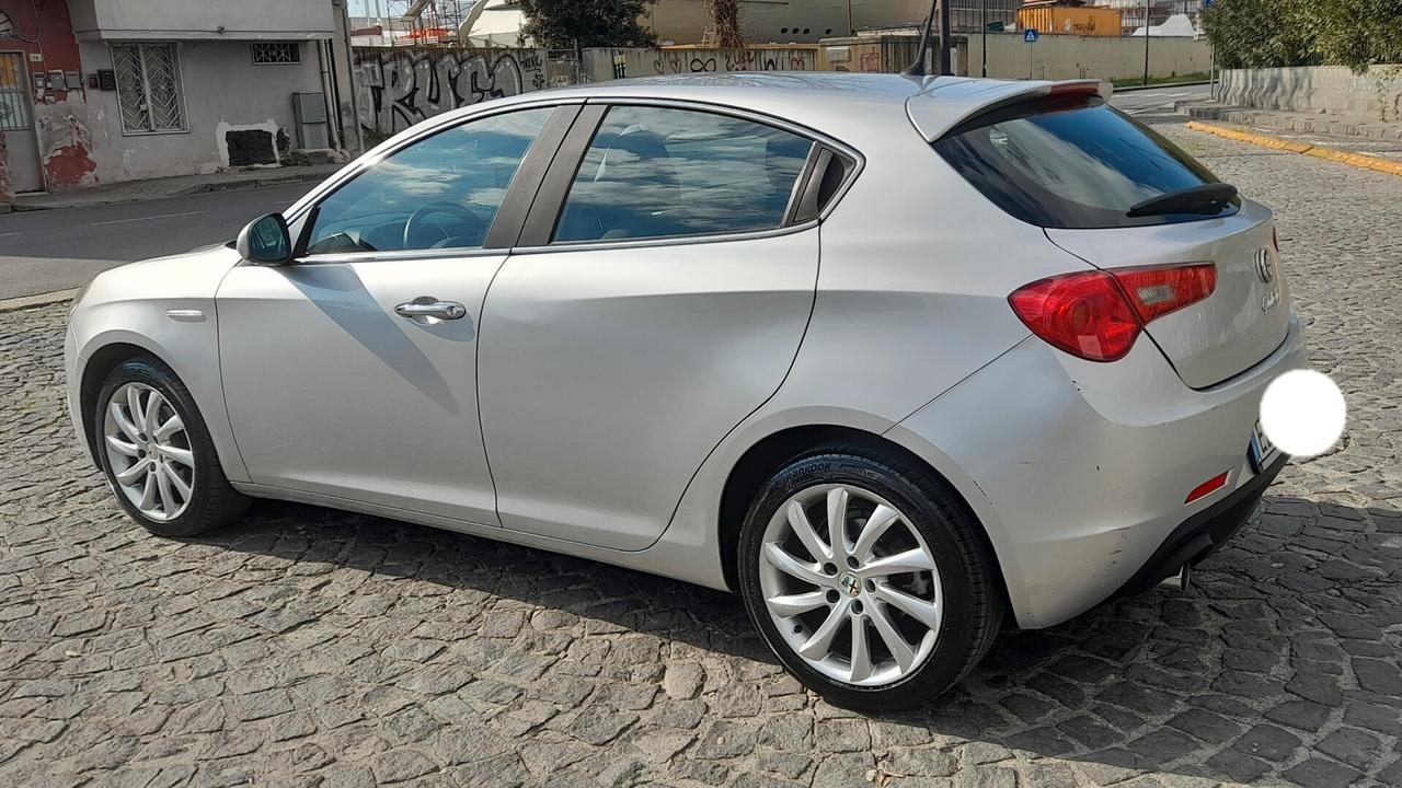 Alfa Romeo Giulietta 1.6 JTDm-2 105 CV Distinctive