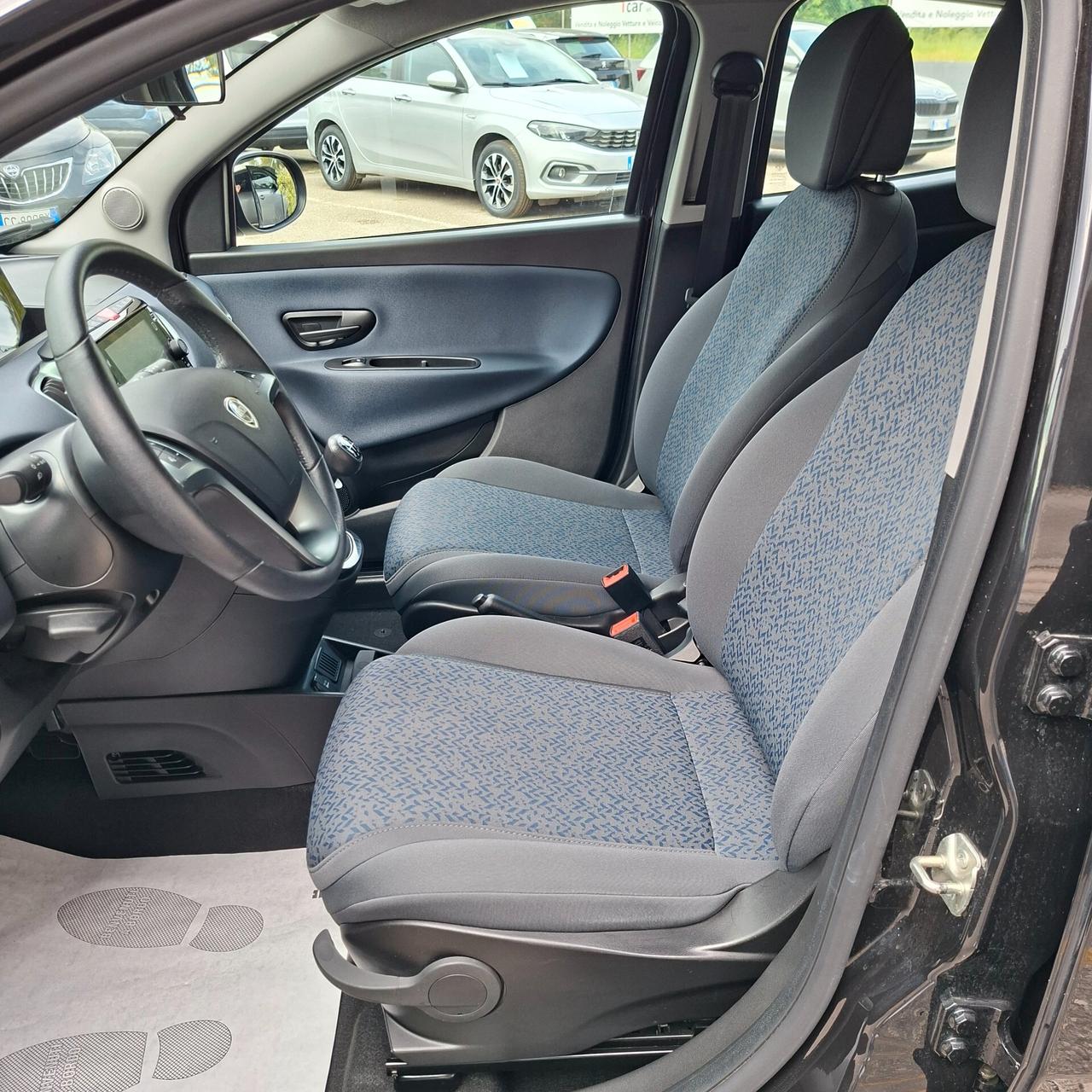 Lancia Ypsilon 1.0 Bz 70 Cv Hybrid Gold +