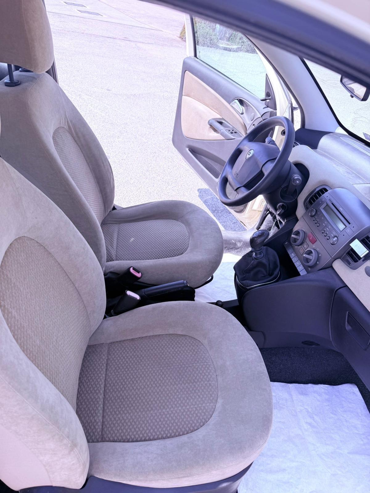 Lancia Ypsilon 1.2 benzina Ok neopatentati