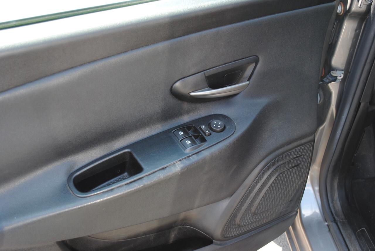 LANCIA YPSILON MOMODESIGN 1.2 69 CV BENZ/GPL