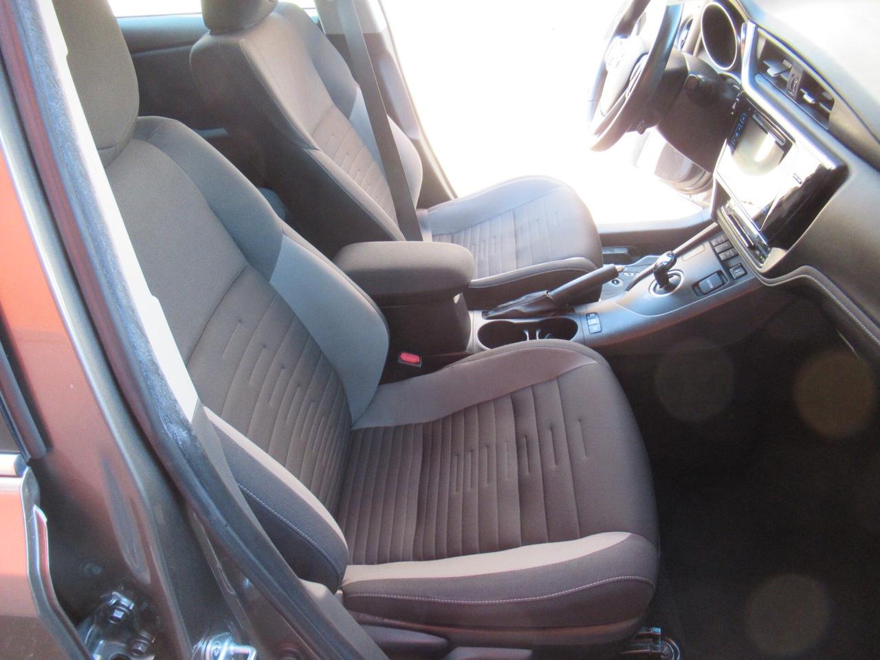 Toyota Auris Touring Sports 1.8 Hybrid Lounge