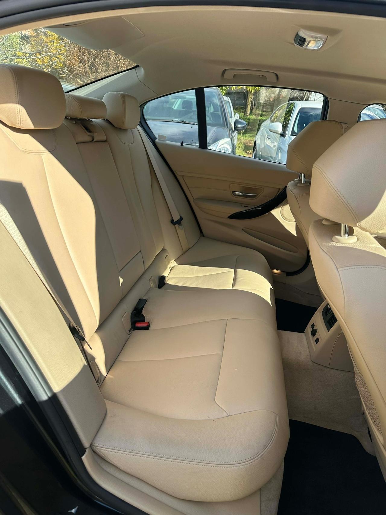 Bmw 320d xDRIVE LUXURY KMCERT UNICOPR KMCERT