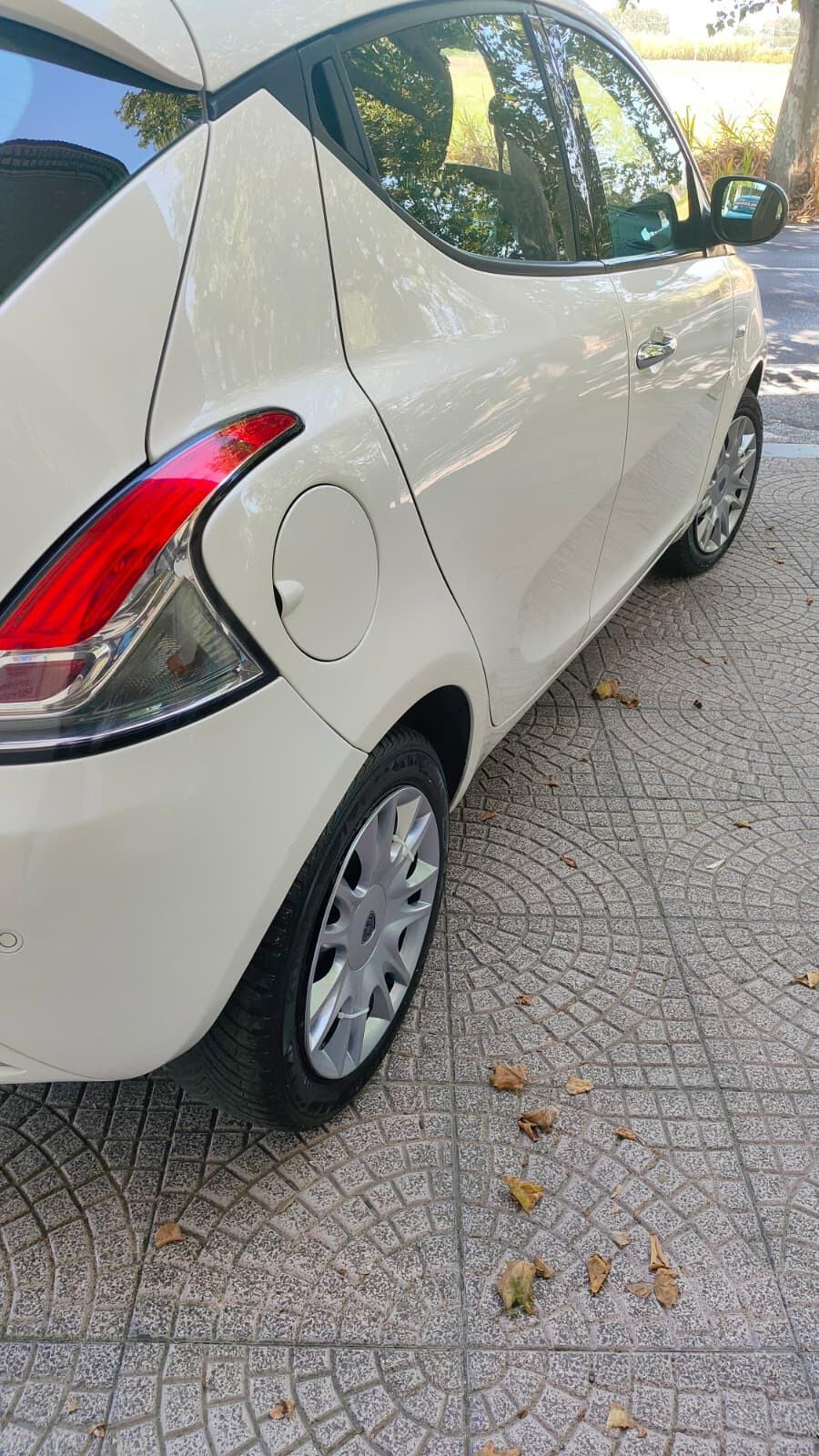 Lancia Ypsilon 1.2 69 CV 5 porte S&S Gold