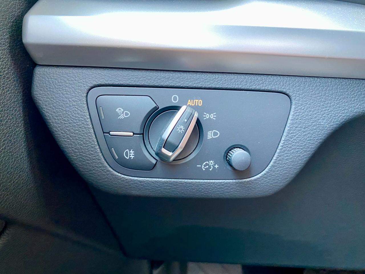 Audi Q5 40 2.0 tdi mhev 12V quattro s-tronic 204cv FARI MATRIX