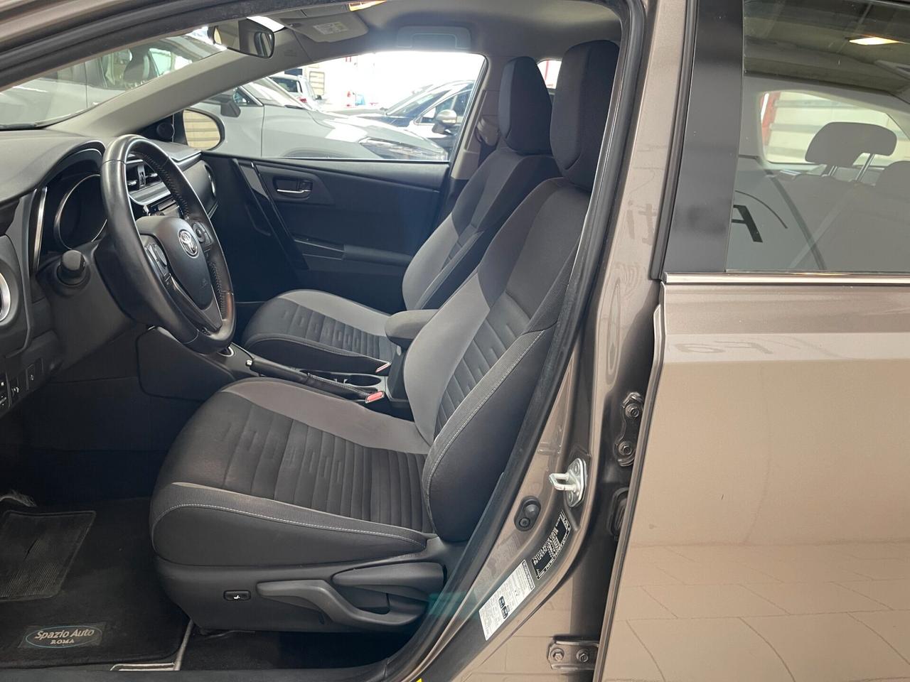 Toyota Auris Business Pack 1.8h cvt-Ok Neopat-LEGGO SOTTO