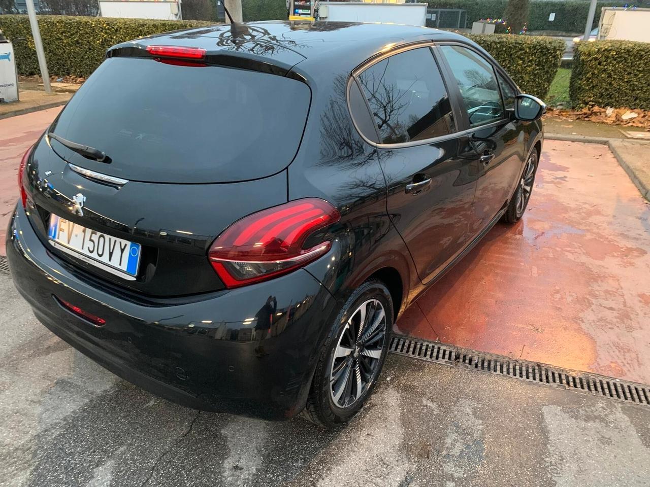 Peugeot 208 PureTech 82 Stop&Start 5 porte Signature, Unicoproprietario, finanziabile