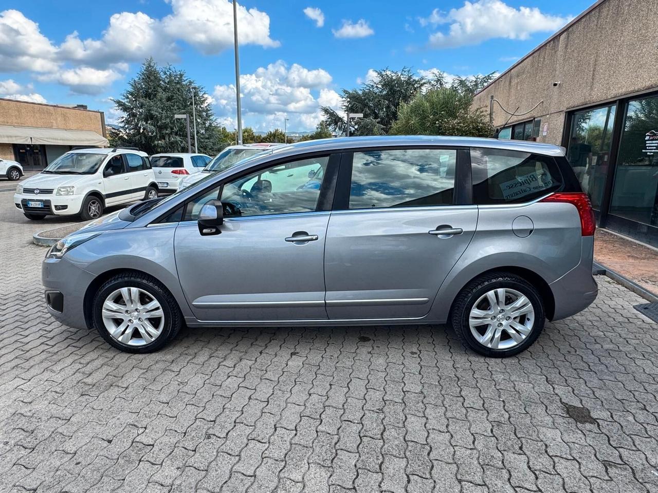 Peugeot 5008 1.6 HDi 115CV Allure