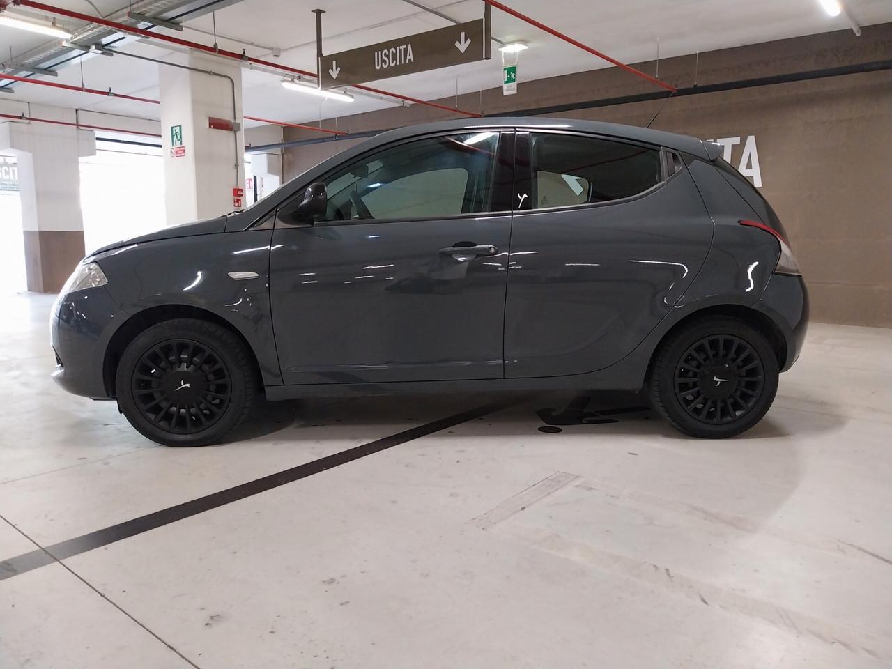 Lancia Ypsilon 1.2 69 CV 5 porte GPL Ecochic S Momodesign