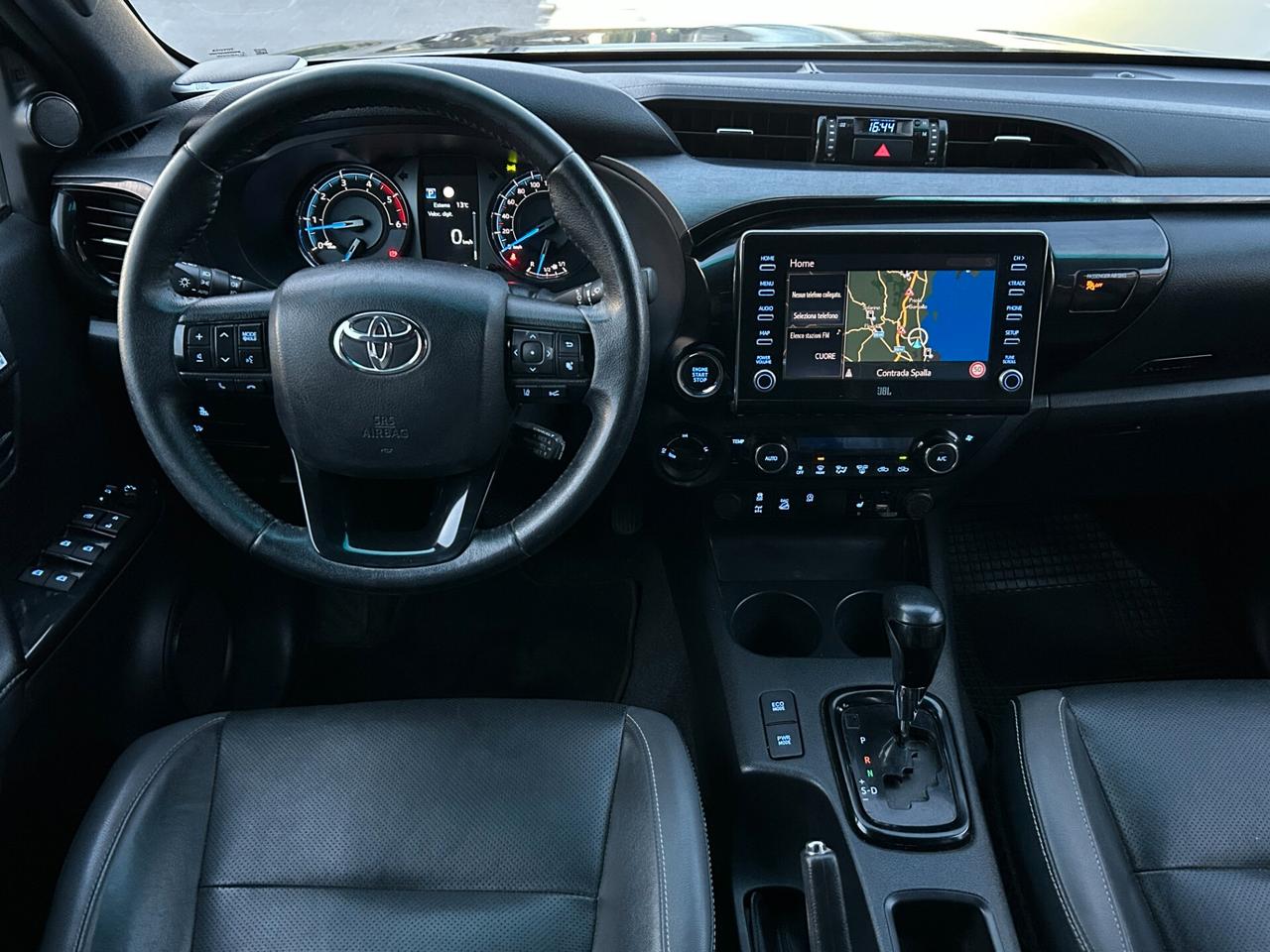 Toyota Hilux 2.8 d double cab Invincible 4wd auto