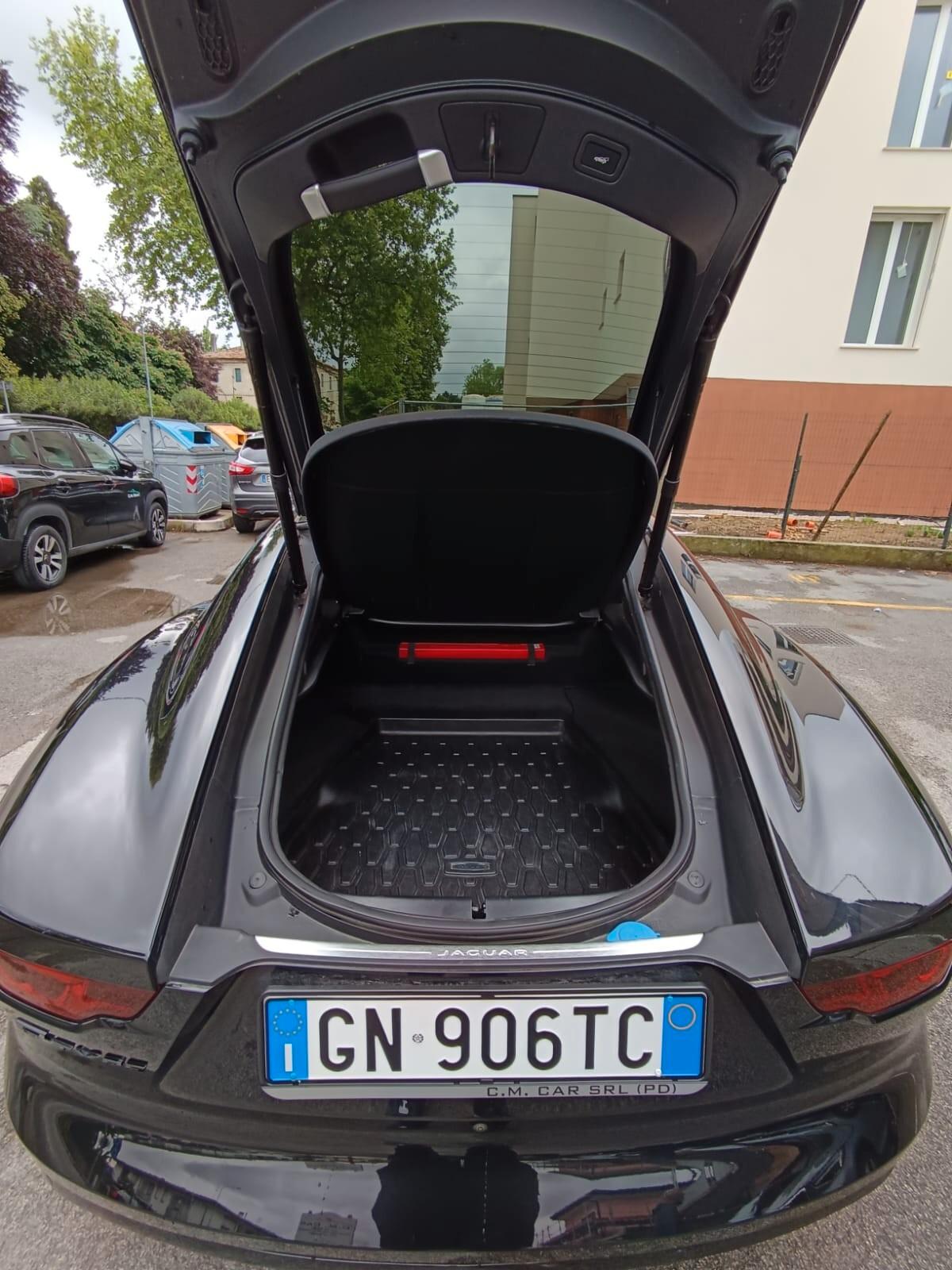 Jaguar F-Type 2.0 aut. Coupé R-Dynamic Black