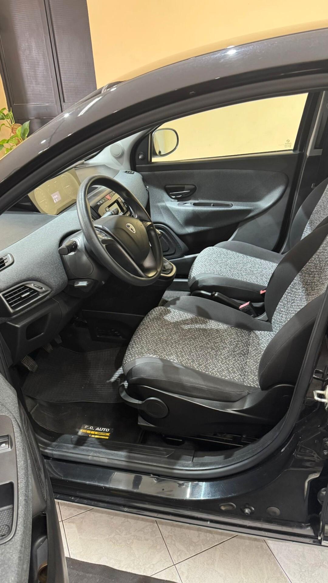 Lancia Ypsilon 1.2 69 CV 5 porte GPL Ecochic Elefantino Blu
