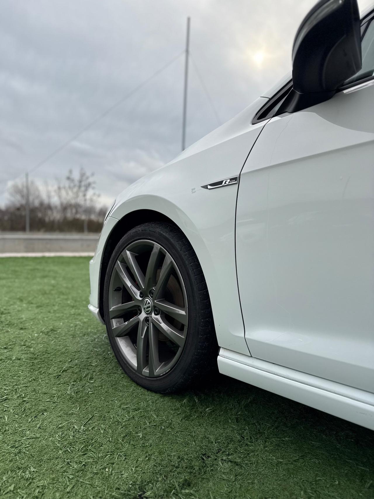 Volkswagen Golf 1.6 TDI 110cv DSG R-LINE ALLESTIMENTO