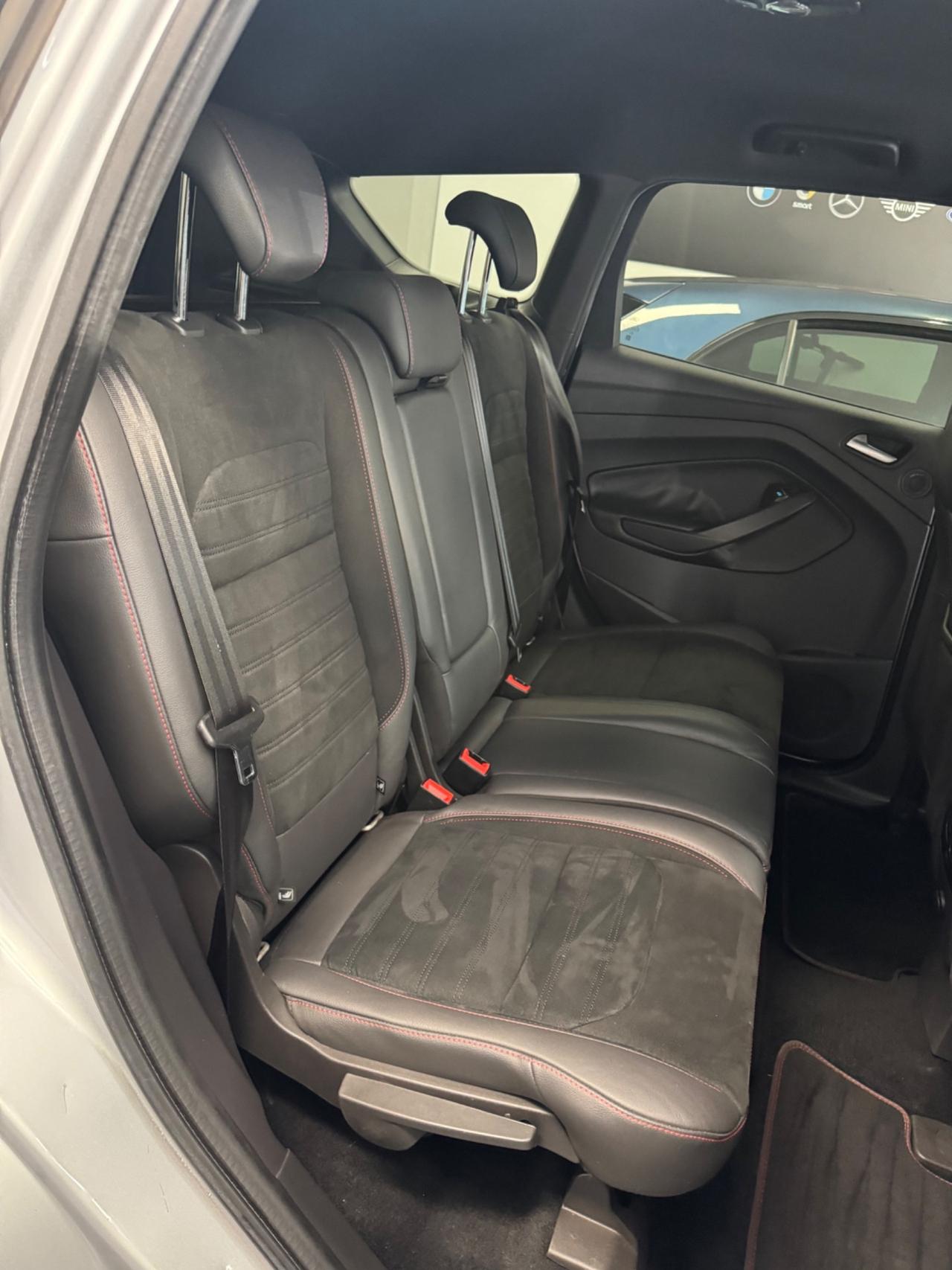 Ford Kuga 1.5 TDCI 120 CV 2WD ST-Line