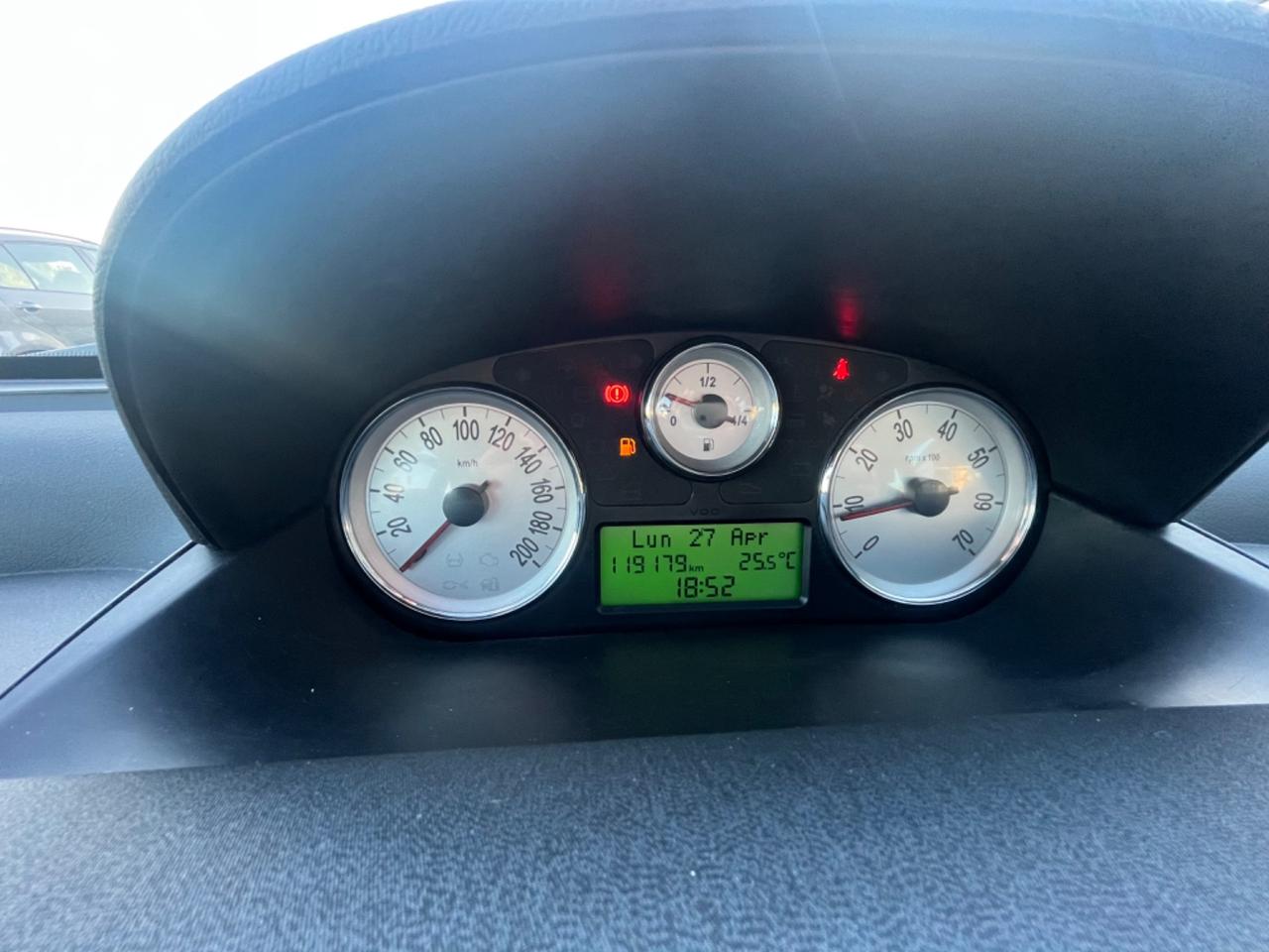 Lancia Ypsilon 1.2 69 CV Unyca - 2011