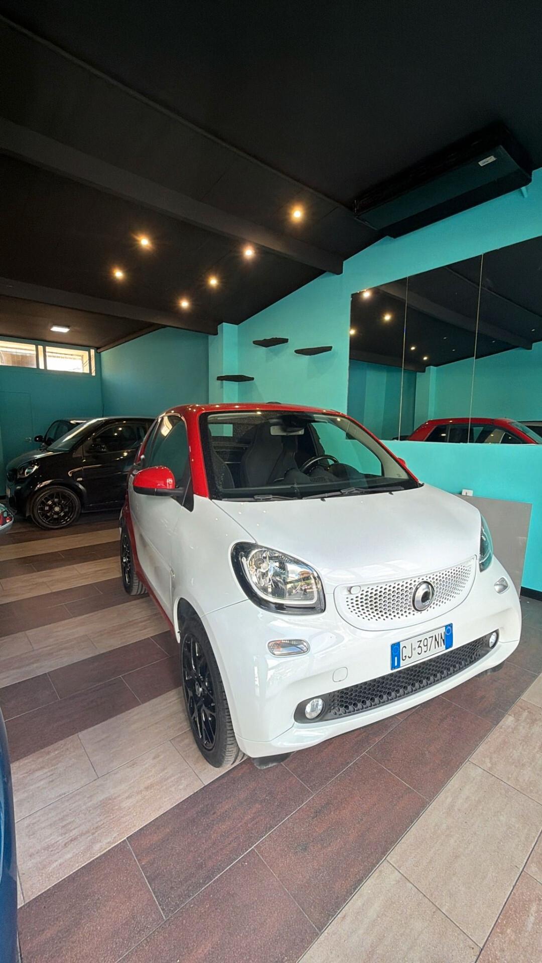 Smart for two cabrio 90 CAVALLI TURBO PASSION “Red& the city”
