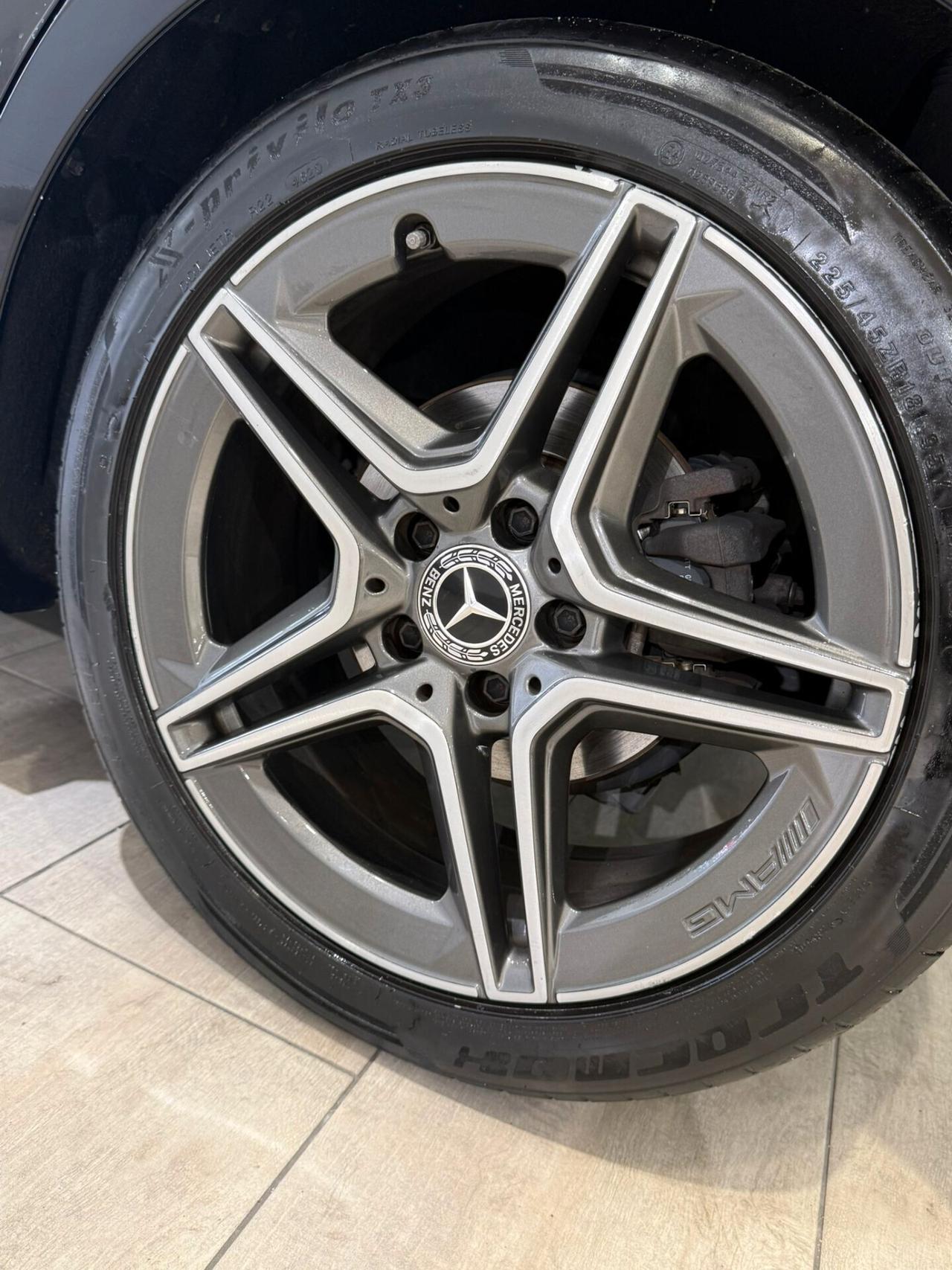 MERCEDES CLASSE A 180 AMG LINE PREMIUM 90milakm