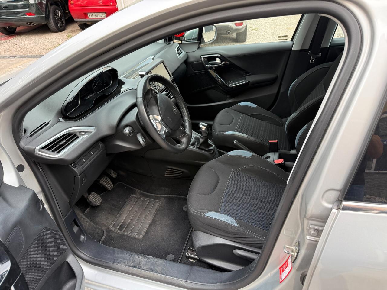 Peugeot 208 1.4 HDi 68 CV 5 porte Allure OK NEOPATENTATI