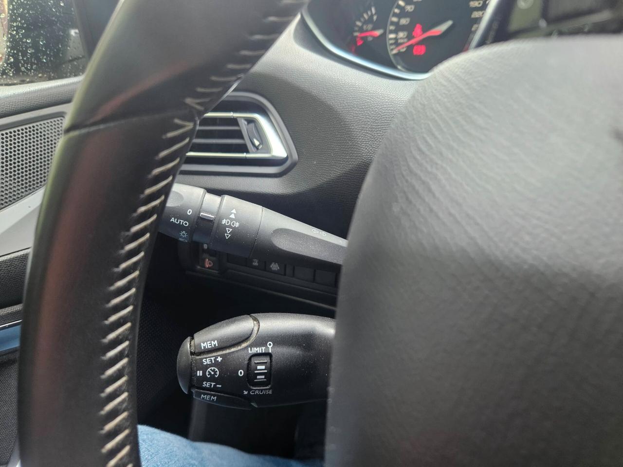 Peugeot 308 BlueHDi 100 S&S Business